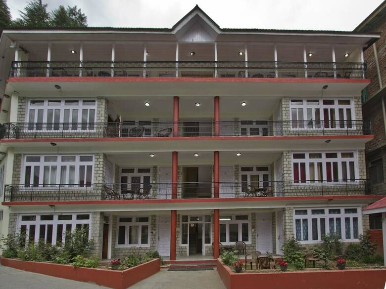 Oyo 8895 Hotel Pine Grove