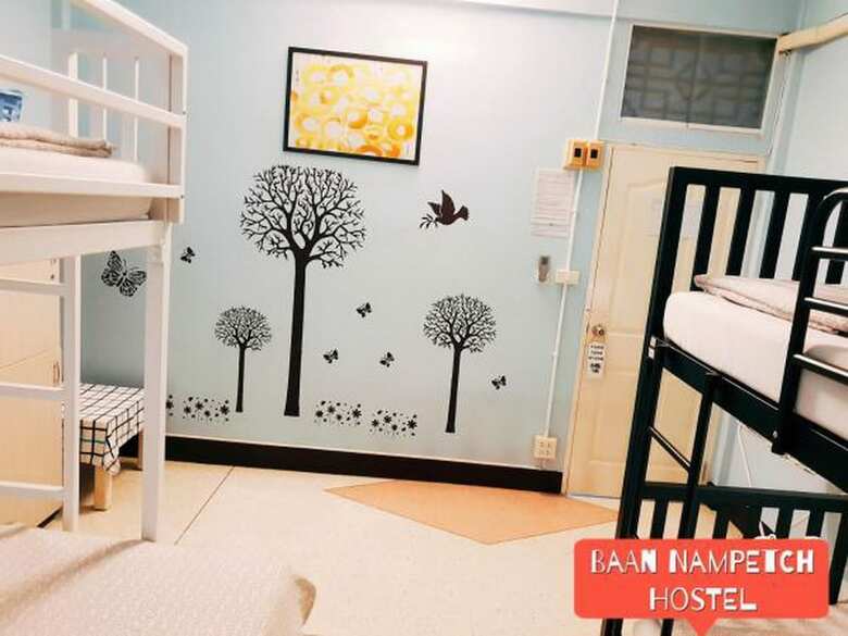 Hostal Baan Nampetch Hostel