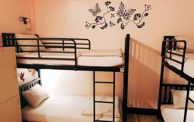 Hostal Baan Nampetch Hostel