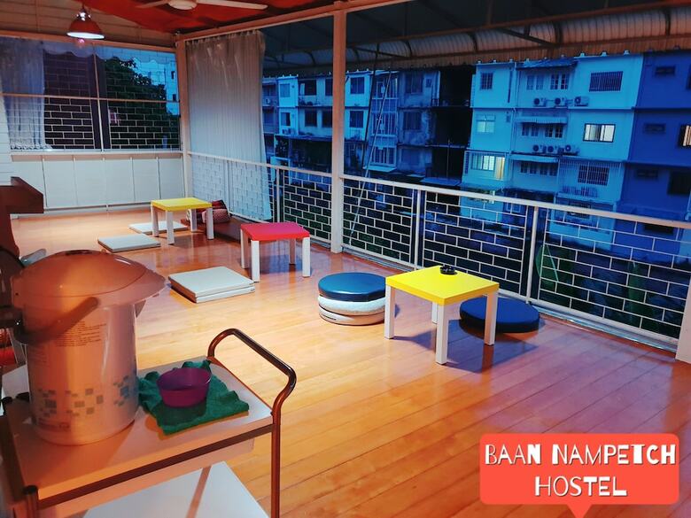 Hostal Baan Nampetch Hostel