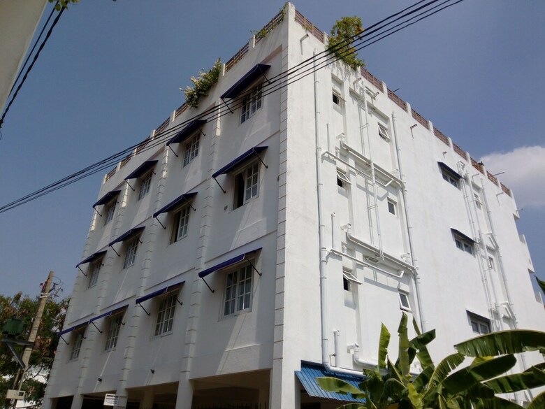 Queens Park Apartment