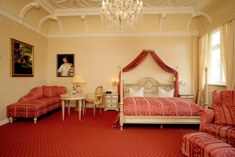 Schlosshotel Gro� Plasten