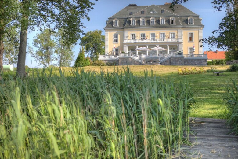 Schlosshotel Gro� Plasten