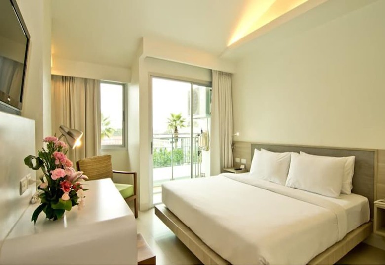Sunshine Hotel And Residences