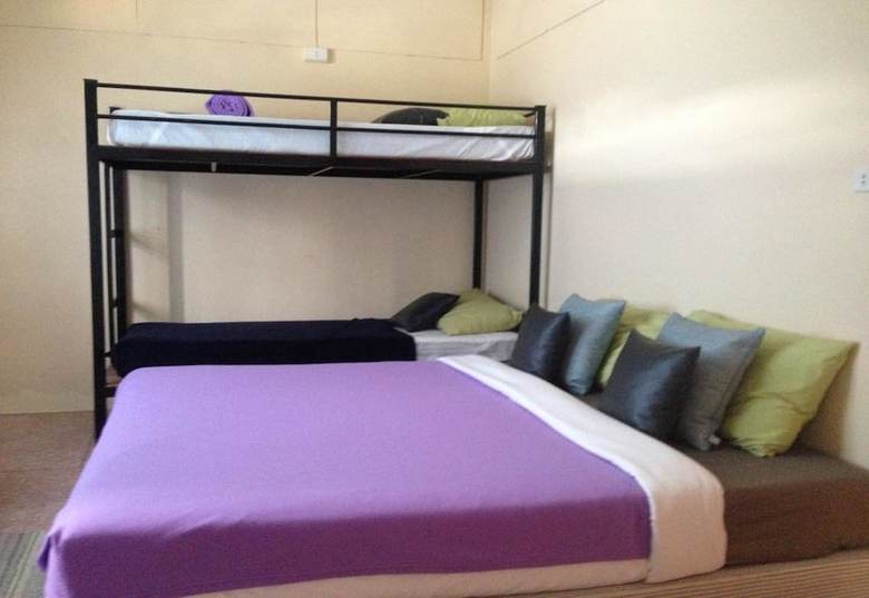 Hostal Bed Khaolak Hostel