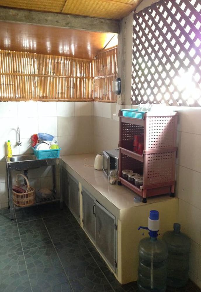 Hostal Bed Khaolak Hostel