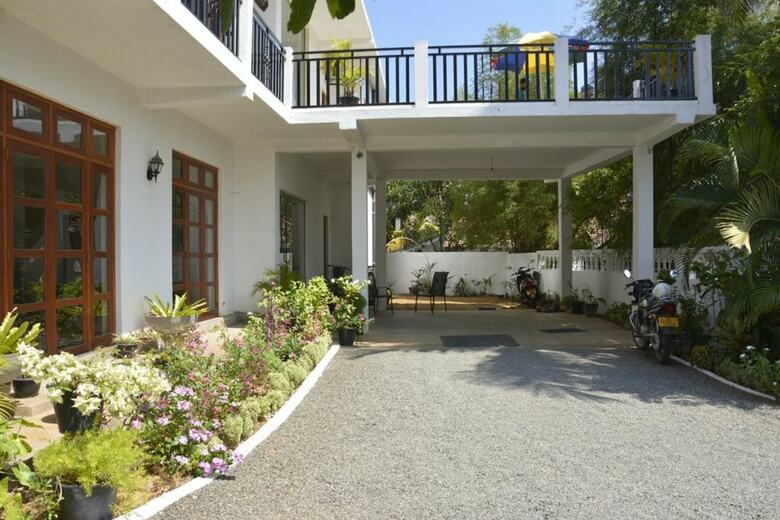 Bed & Breakfast Araliya Blue Beach View Hotel