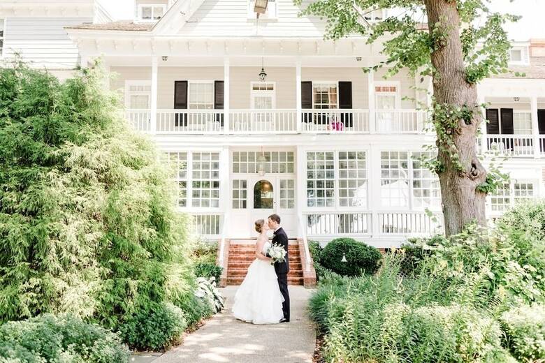 Hotel The Waterfront Historic Kent Manor Inn