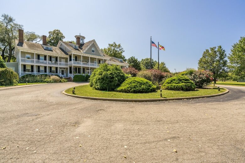 Hotel The Waterfront Historic Kent Manor Inn