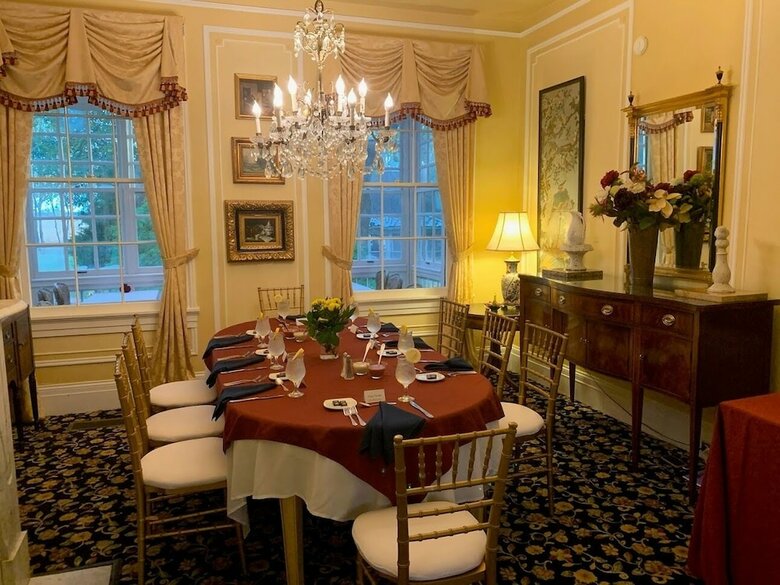 Hotel The Waterfront Historic Kent Manor Inn