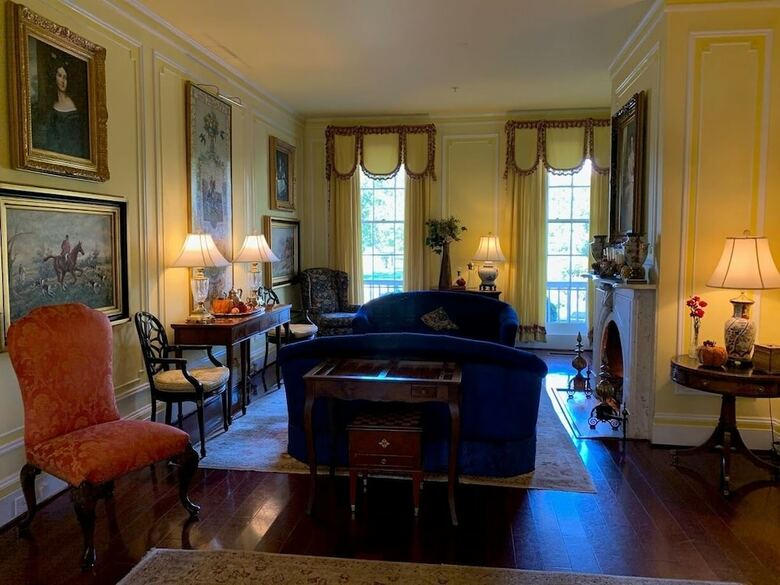 Hotel The Waterfront Historic Kent Manor Inn