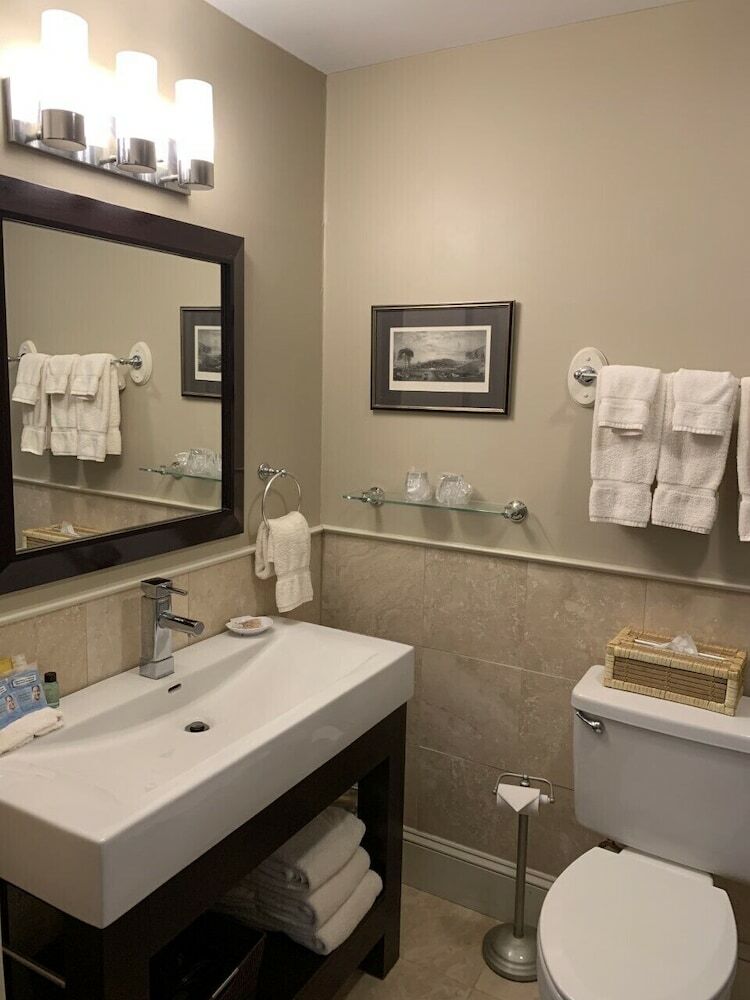 Hotel The Waterfront Historic Kent Manor Inn