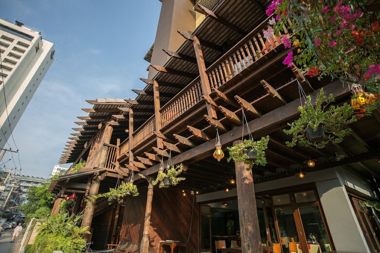 Nightbazaar Inn Hotel
