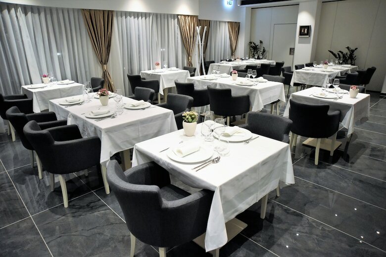 Santiny Hotel & Restaurant