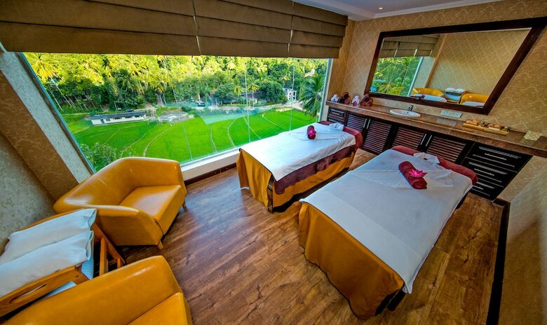 The Golden Crown Hotel