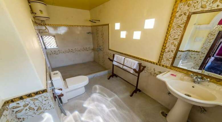 Hotel Ghanerao Castle Ranakpur (39 Km From Kumbhalgarh)