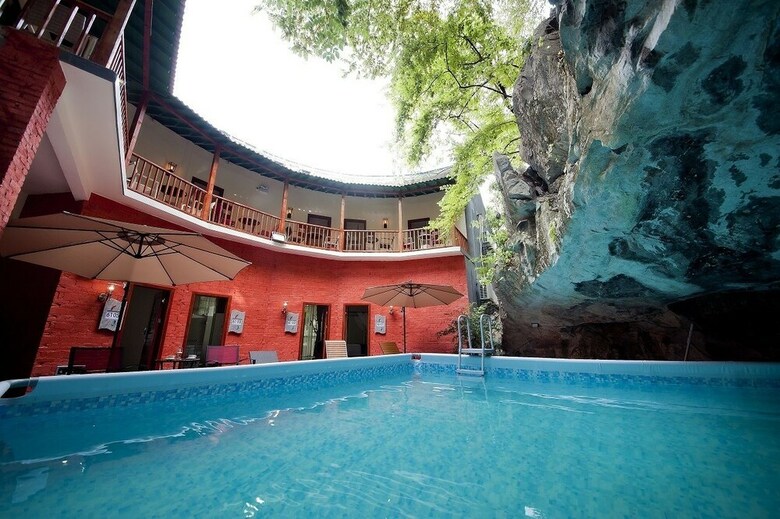 Guilin Crystal Crescent Moon Hotel