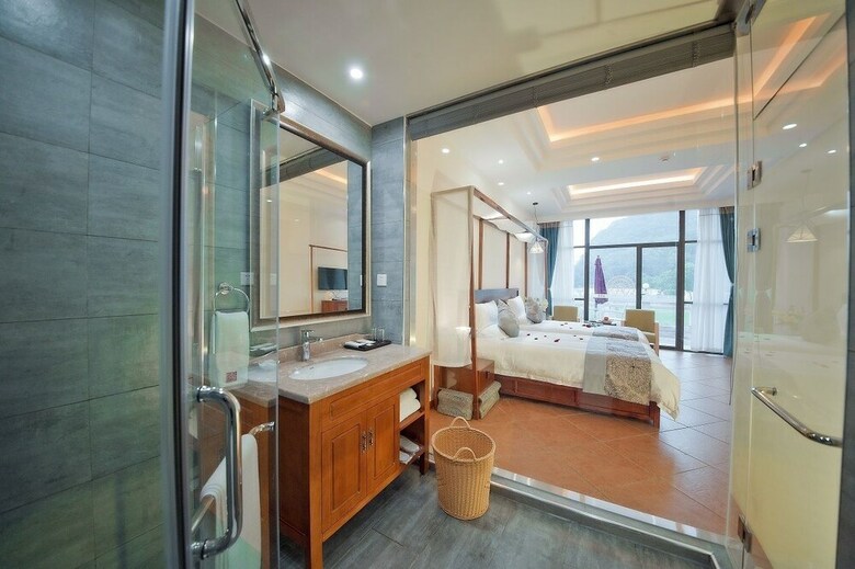 Guilin Crystal Crescent Moon Hotel