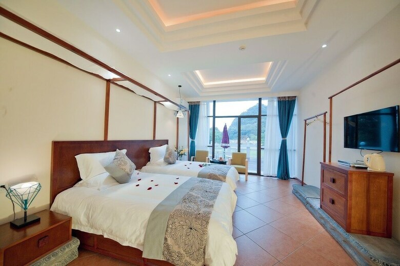 Guilin Crystal Crescent Moon Hotel