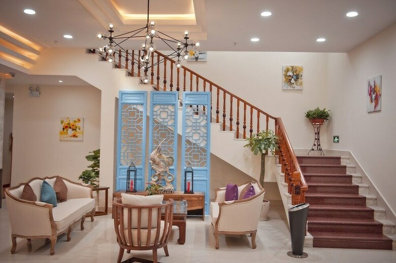 Guilin Crystal Crescent Moon Hotel