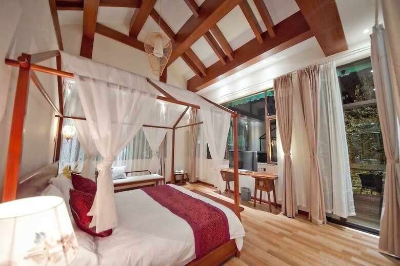 Guilin Crystal Crescent Moon Hotel