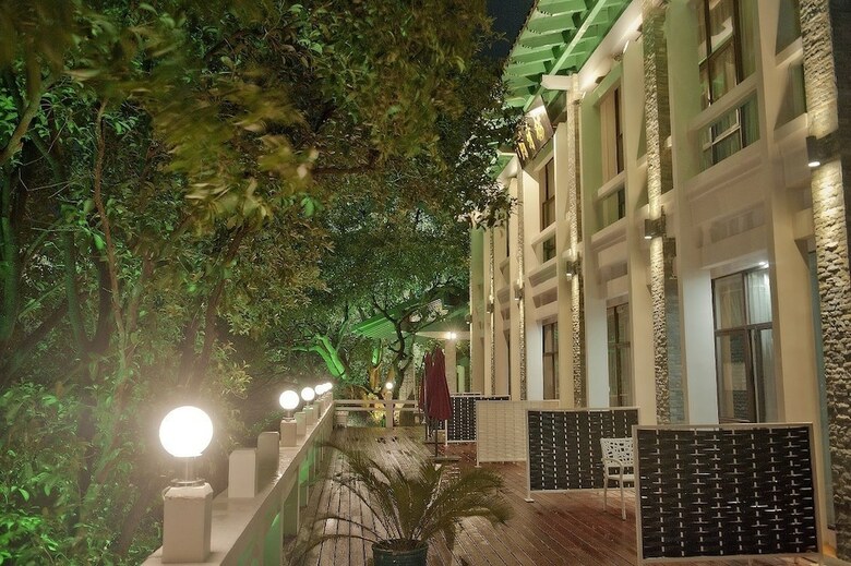 Guilin Crystal Crescent Moon Hotel