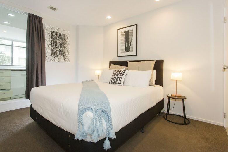 Towny - Central Character Apartment - 2 Bedrooms