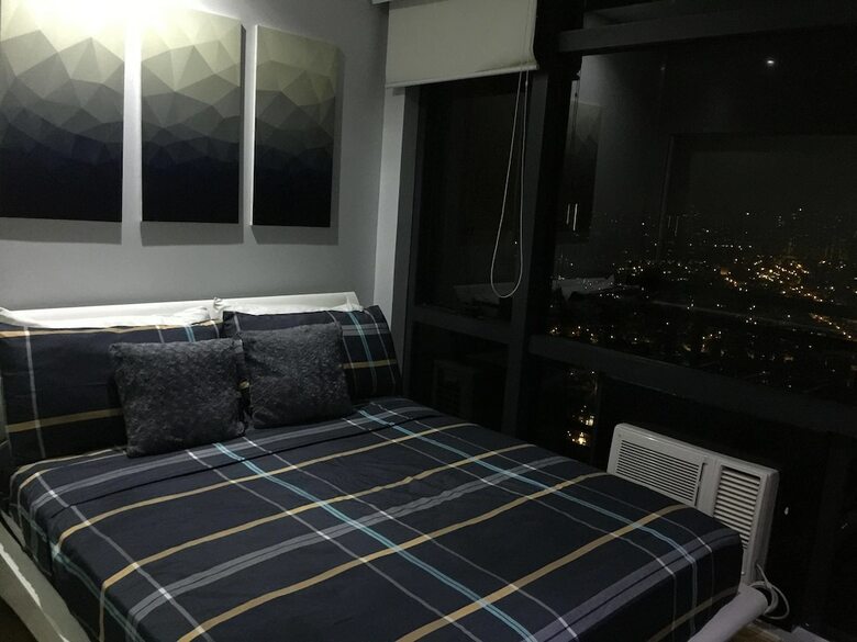Seven Doors In Gramercy Makati