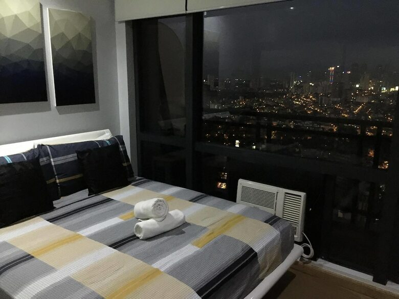 Seven Doors In Gramercy Makati