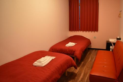 Hostal Hop Step Inn - Hostel