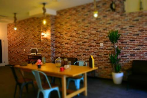 Hostal Hop Step Inn - Hostel