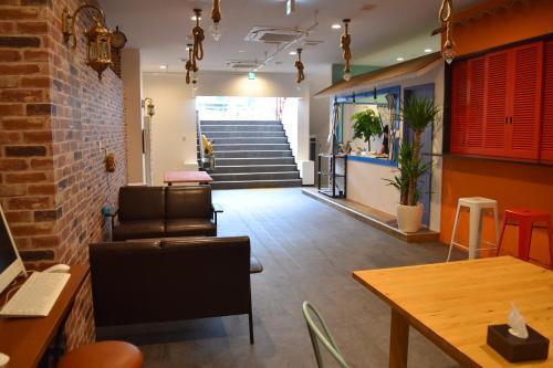 Hostal Hop Step Inn - Hostel
