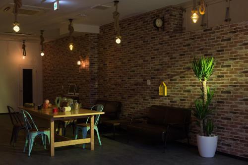 Hostal Hop Step Inn - Hostel