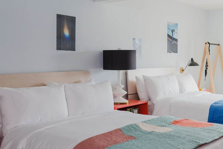 Posada Drake Motor Inn