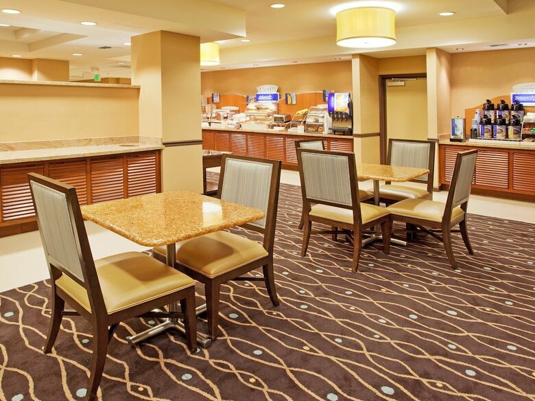 Hotel Holiday Inn Express & Suites Salinas