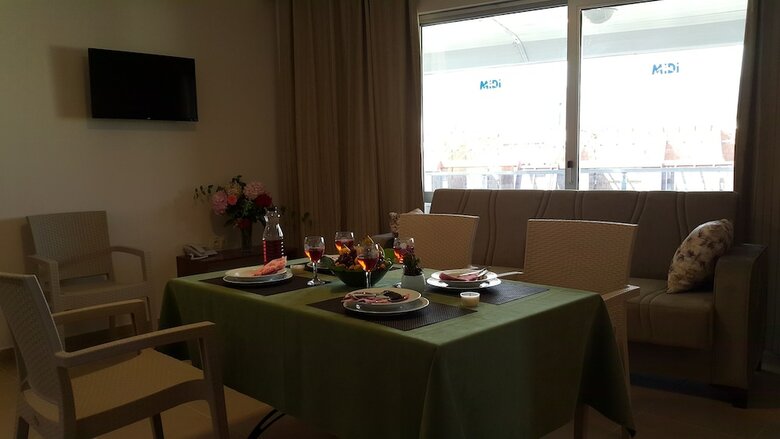 Midi Suites & Hotels