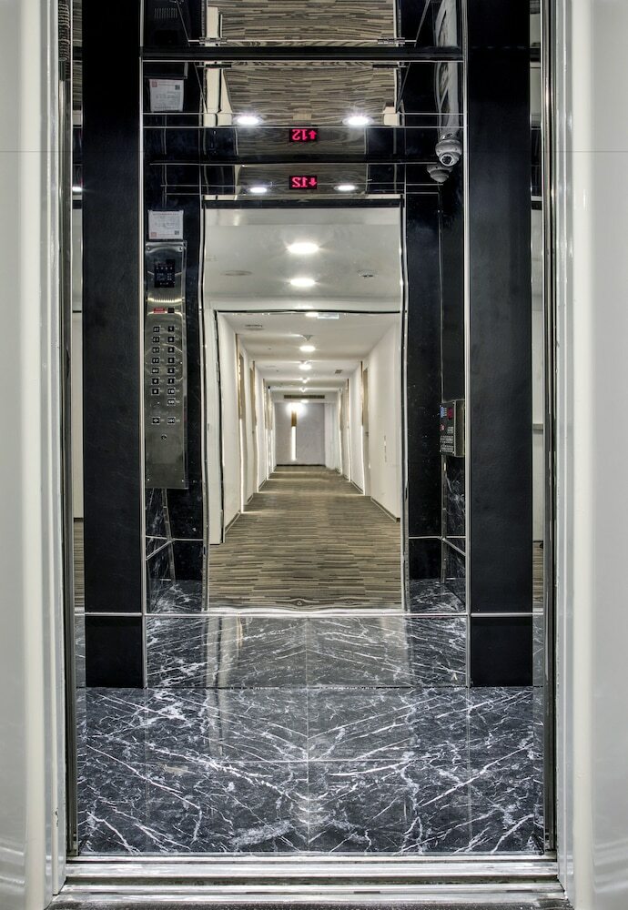 Hotel The Carlton