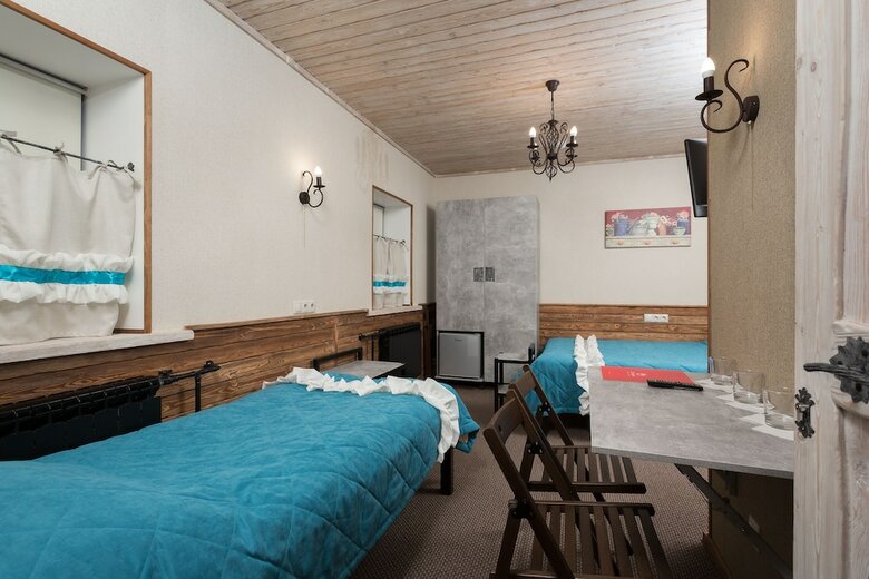 3 Gnoma Hotel