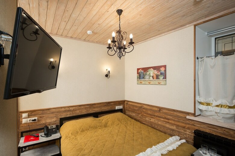 3 Gnoma Hotel