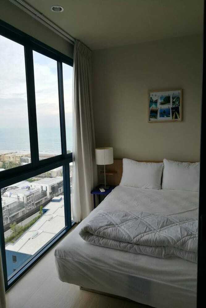 Baan Thew Talay Blue Sapphire 353