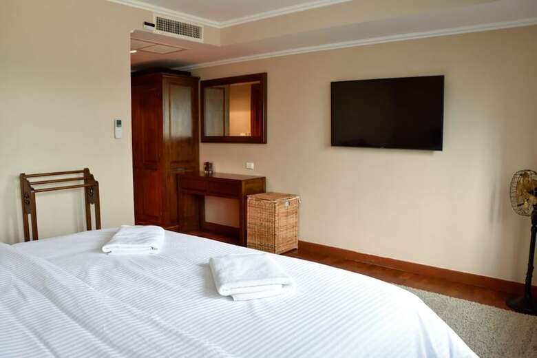 The Beach Palace 2br Luxury Beachfront