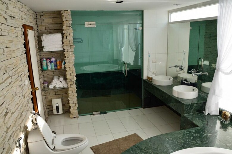 The Beach Palace 2br Luxury Beachfront