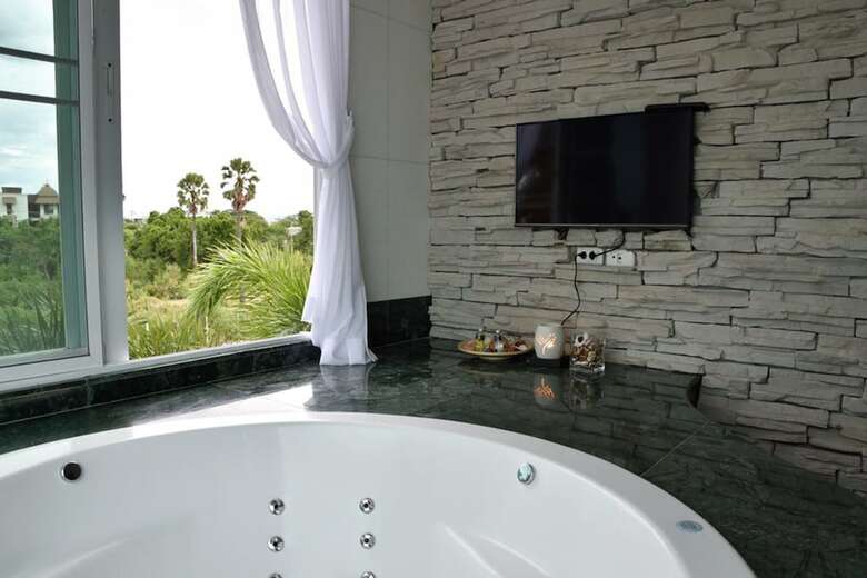The Beach Palace 2br Luxury Beachfront