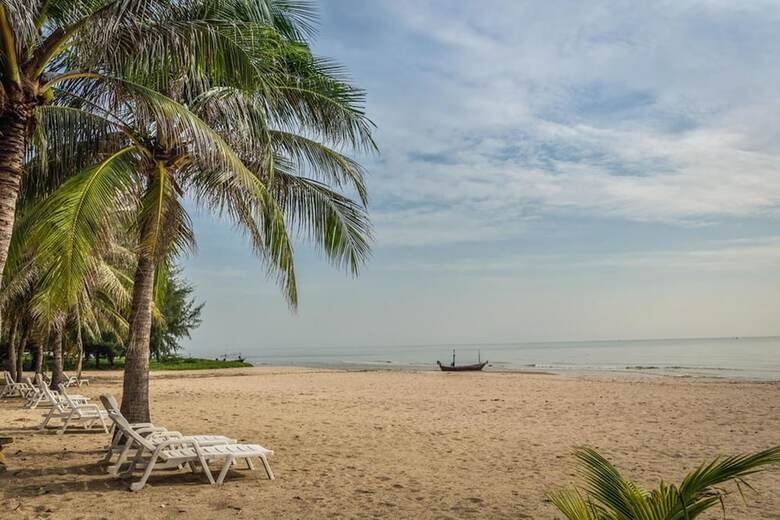 The Beach Palace 2br Luxury Beachfront