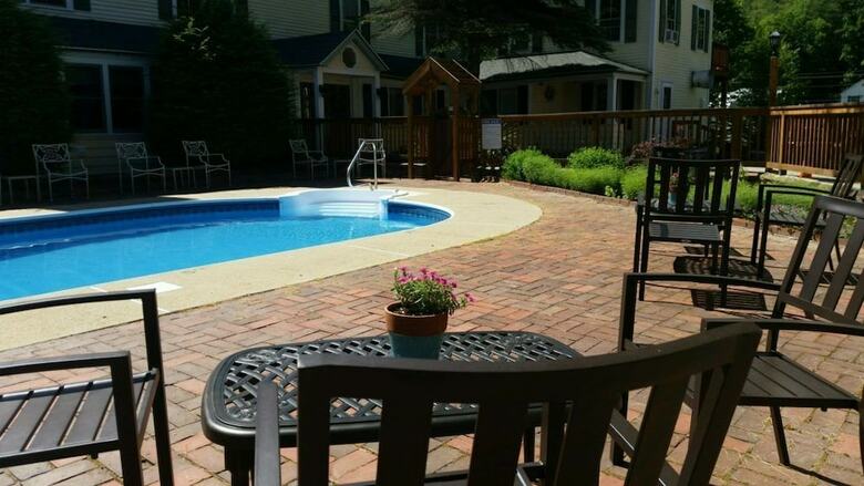 Bed & Breakfast Inn At Ellis River