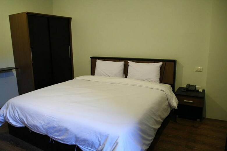Hotel Bedroom 77