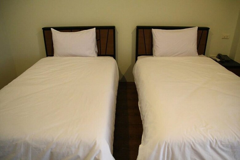 Hotel Bedroom 77