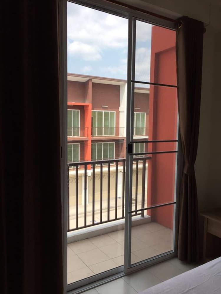 Hotel Surasak Center Sri Racha