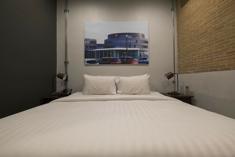 Iron32 Hotel