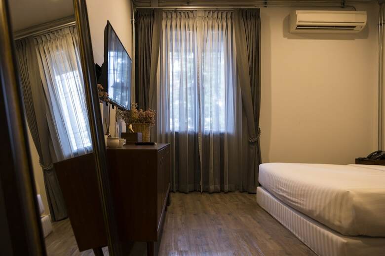 Iron32 Hotel
